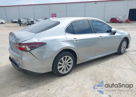 2022 Toyota Camry Le z USA, uszkodzony, nr VIN 4T1C11AK2NU634390